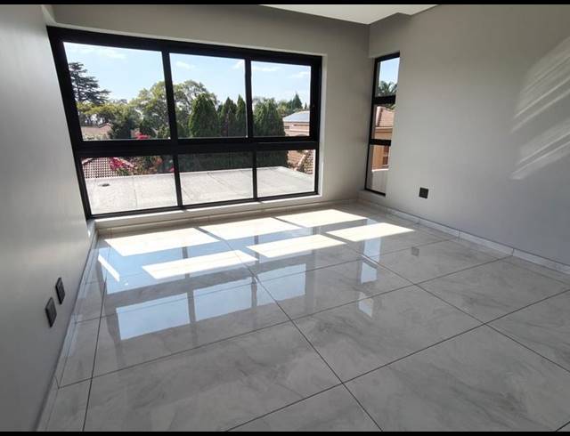 4 BEDROOM CLUSTER FOR SALE IN HOUGHTON ESTATE